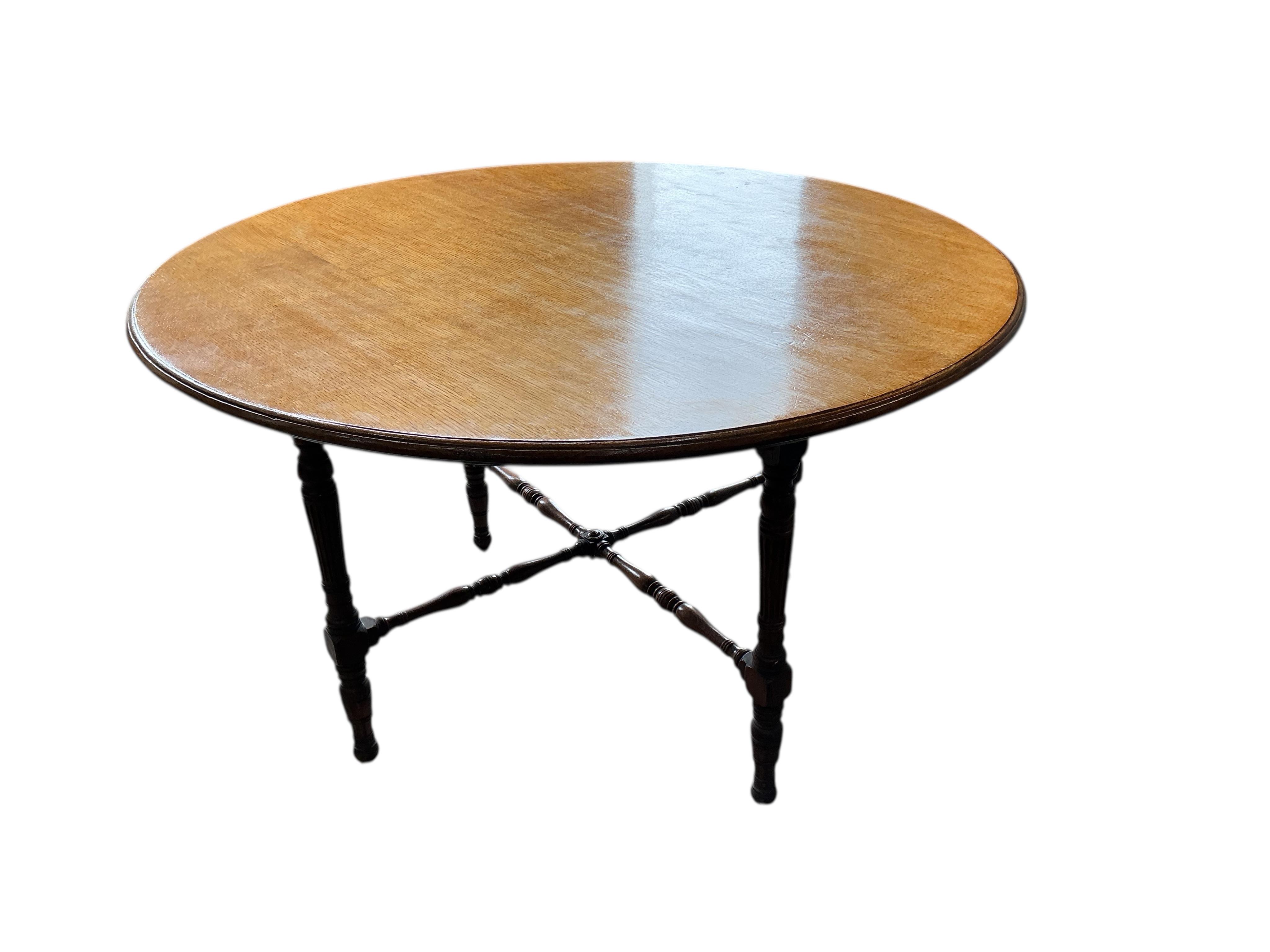 A late Victorian circular light oak breakfast table, diameter 120cm, height 72cm